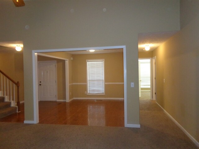 Foto del edificio - 305 Sycamore Dr