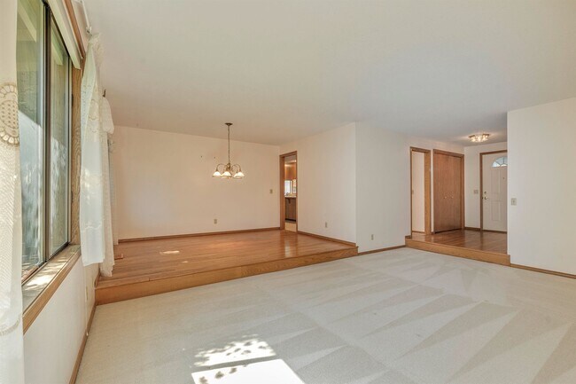Building Photo - Single-Level Living Near South Hillsboro's Best Amenities