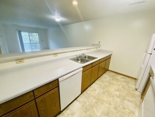 Building Photo - 395