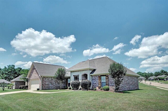 Building Photo - 402 Silver Hill Dr