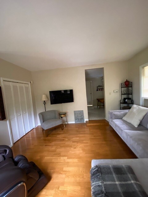 Living Room - 1038 Deerfield Rd