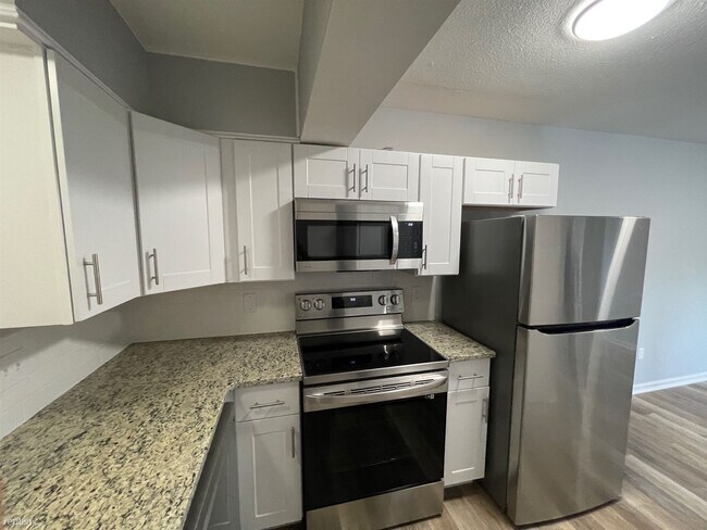 Building Photo - 2 br, 1 bath Condo - 674 Cove Rd Unit 4