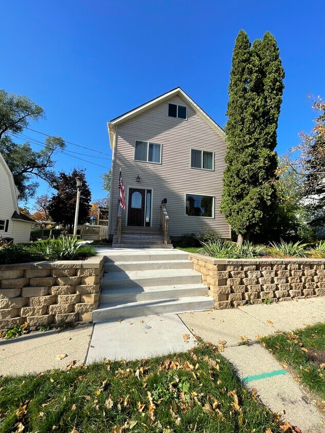 210 S Academy St, Stoughton, WI 53589 House Rental in Stoughton, WI