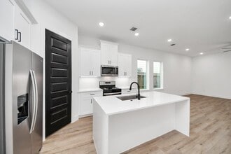 Building Photo - 3308 Hardy St