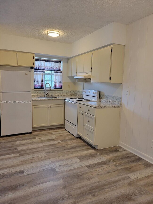 Foto del edificio - 1755 NE 116th Rd