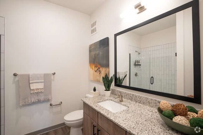 2BR, 2BA - 1,122SF - Bathroom - Colina WeHo Apartments