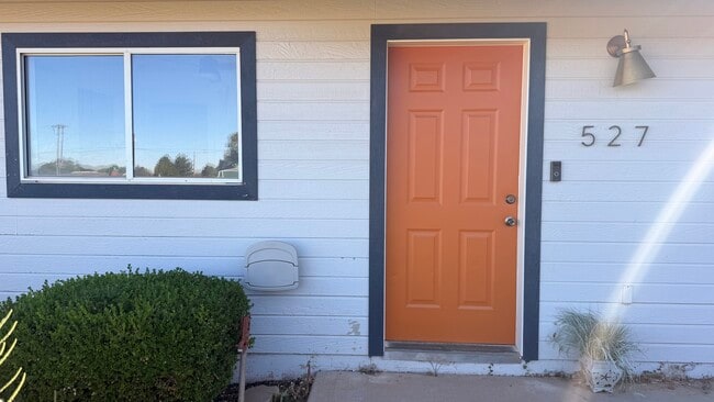 Building Photo - 527 W Juniper