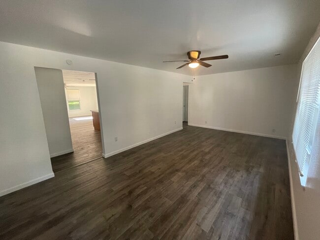 Building Photo - 211 Benton Dr