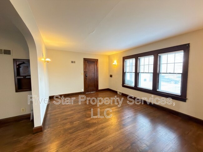 Building Photo - 604 Bryn Mawr Blvd