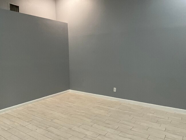 Building Photo - 214 Sparrow Dr