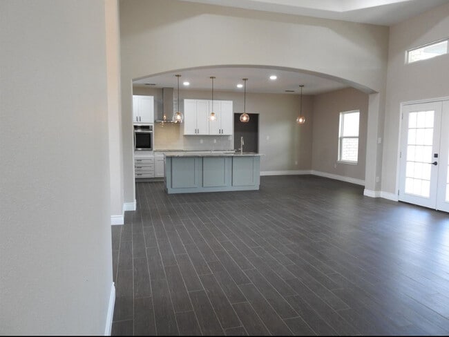 Building Photo - 400 Pitaya Ln