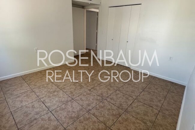 Building Photo - Beautifully updated 3-bedrooms, 2-baths ho...