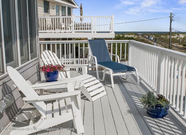 Building Photo - 9 E Mercer Ave