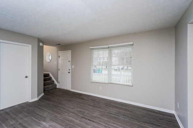 Foto del edificio - 6514 Hunters Creek Blvd