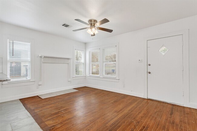 Foto del edificio - 6112 Llano Ave