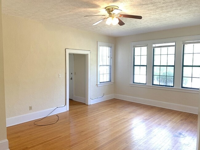 Building Photo - Felder 6 Unit