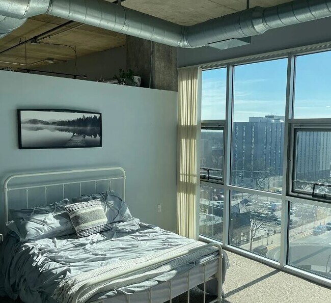Foto del edificio - 100 W 5th St