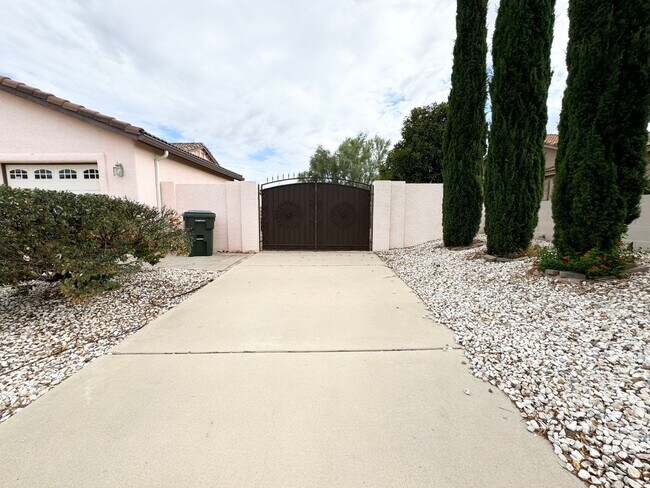 Building Photo - 4BR/2BA/3CG, 2186 sq.ft. rental in Sierra ...