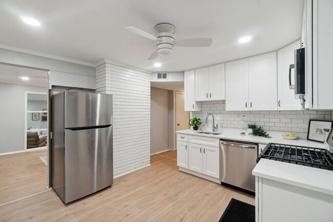 Building Photo - Charming Updated 4BR/2BA Cape Cod in Twinbrook- Rockville
