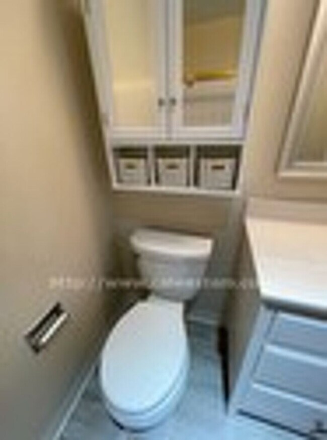 Building Photo - 2094 Surrey Pl