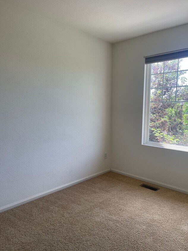 3 bedroom, 2 bathroom single family house in Aurora - 3 bedroom, 2 bathroom single family house ...