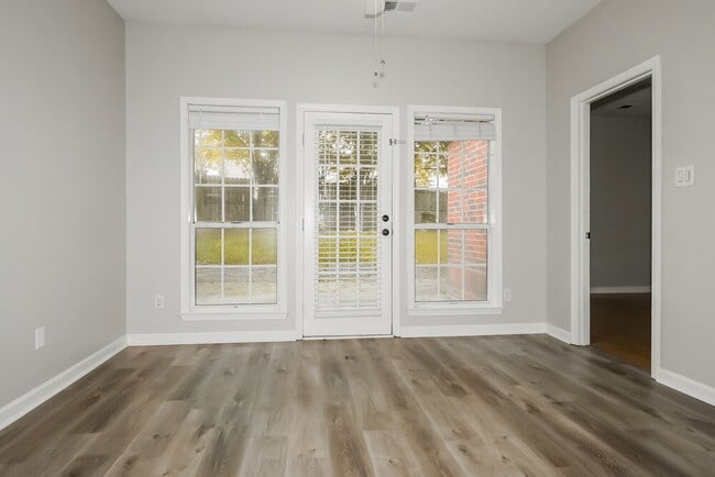 Building Photo - 8170 Timber Knoll Ln