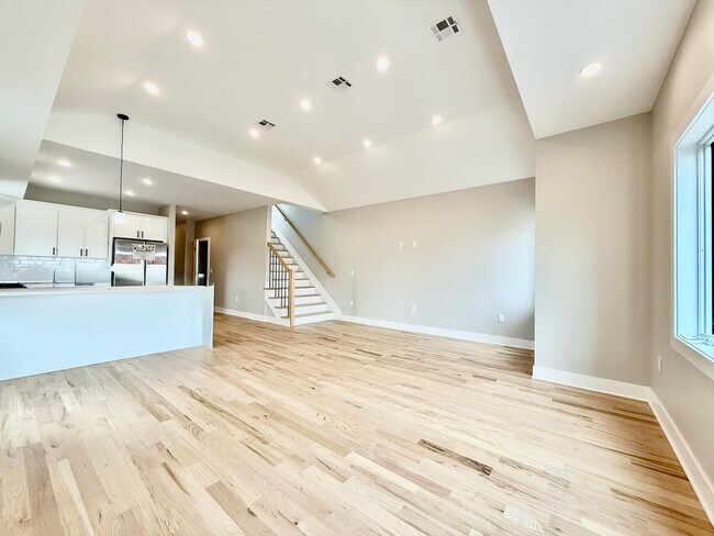 Building Photo - 14 Terhune Ave