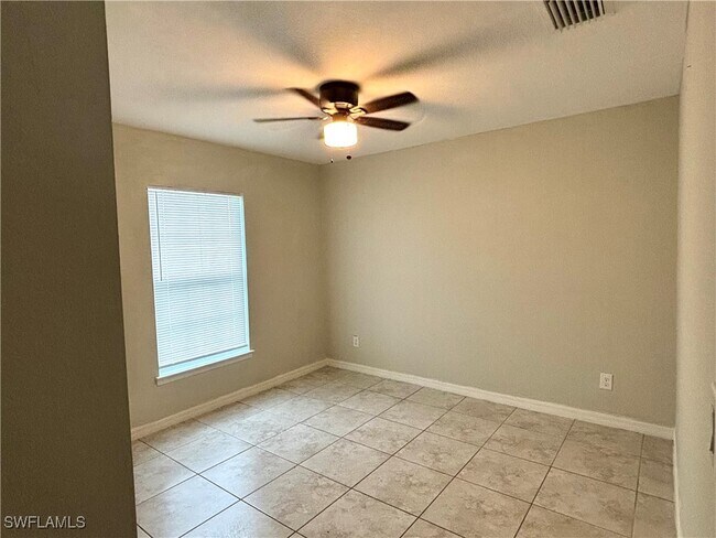 Foto del edificio - 1825 NW 8th Pl