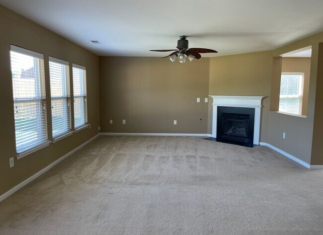 Building Photo - Boiling Springs - SPACIOUS & Beautiful 4 B...