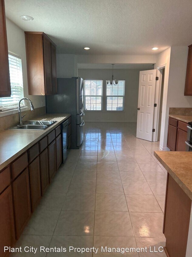 Building Photo - 4 br, 2.5 bath House - 391 Hepburn Rd
