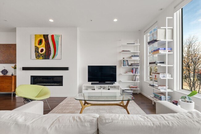 Foto del edificio - 519 E 1st St