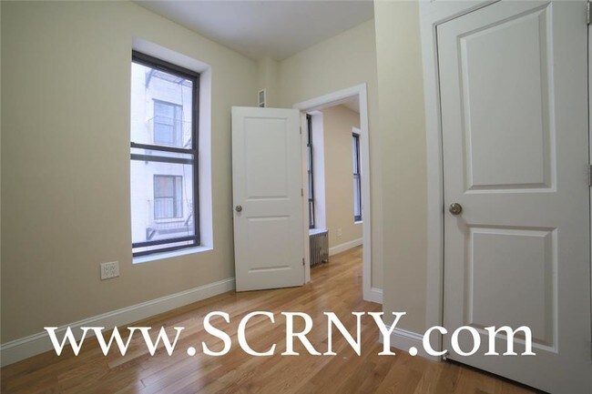 Building Photo - 225 W 110th St