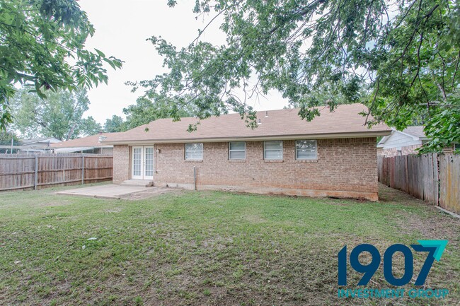 Building Photo - 1127 Berwyck Dr