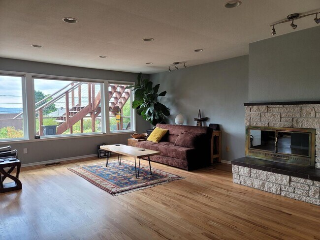 Foto del edificio - Beautiful 3 Bedroom Home in Manette - Shor...