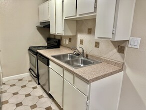 Building Photo - 2750 Holly Hall St