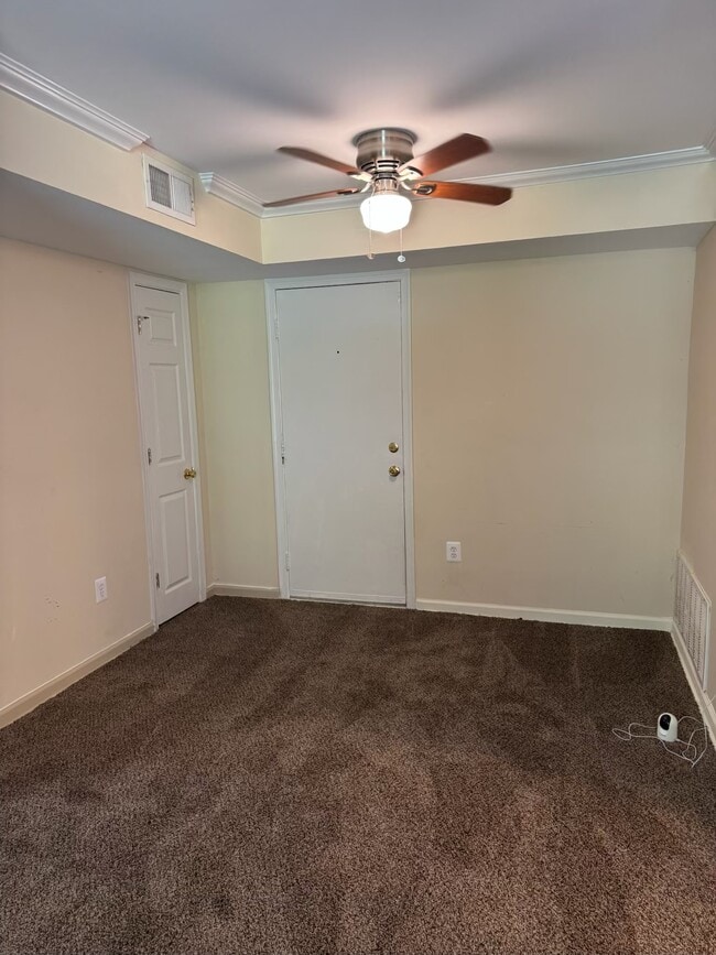 Building Photo - 7135 Donnell Pl