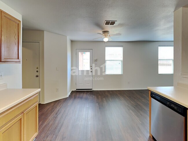 Foto del edificio - 1409 Laurel Ln