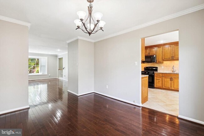 Building Photo - 10150 Village Knolls Ct