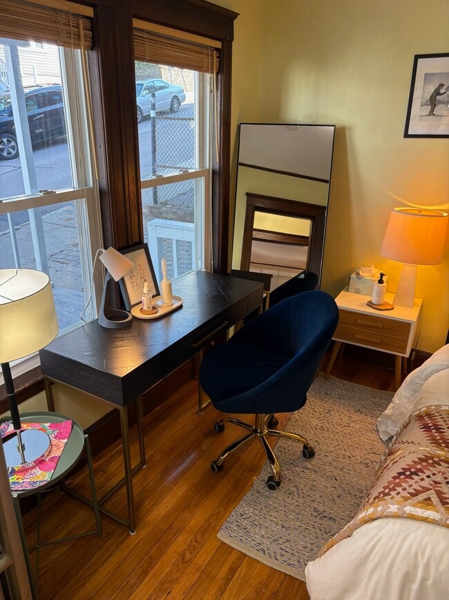 Building Photo - 17 Sunset St