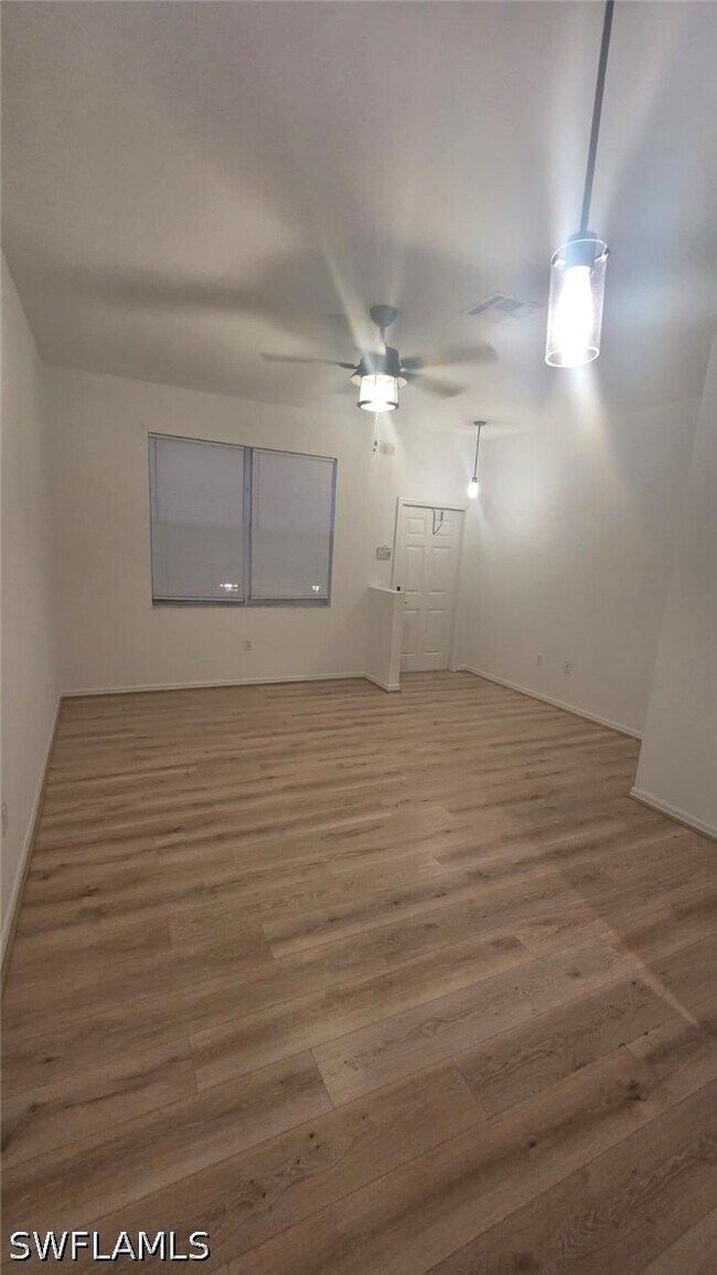 Building Photo - 3642 Pine Oak Cir