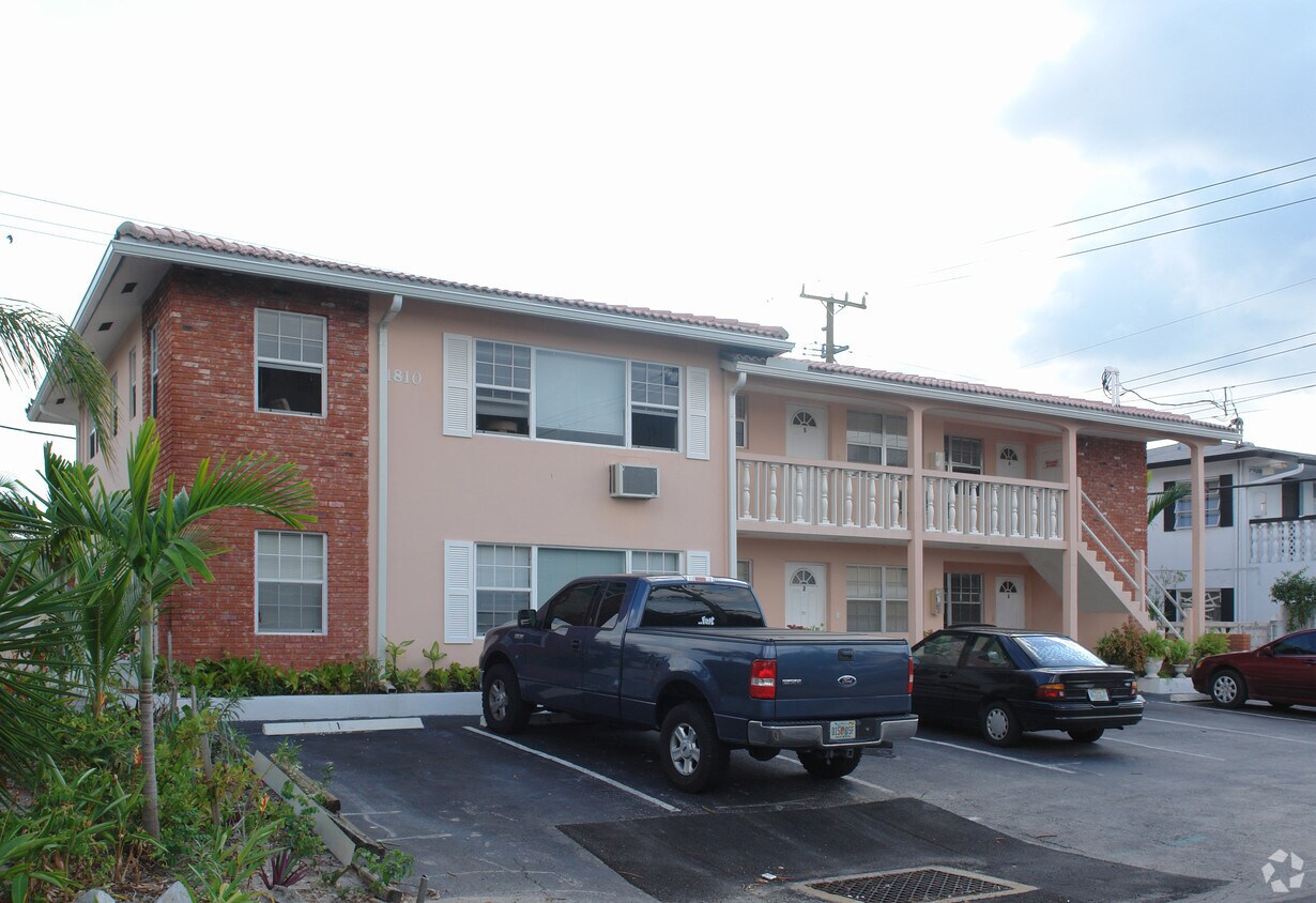 Building Photo - 1810 NE 56th St