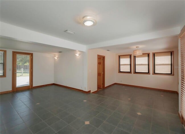 Foto del edificio - 1420 Alhambra Way S