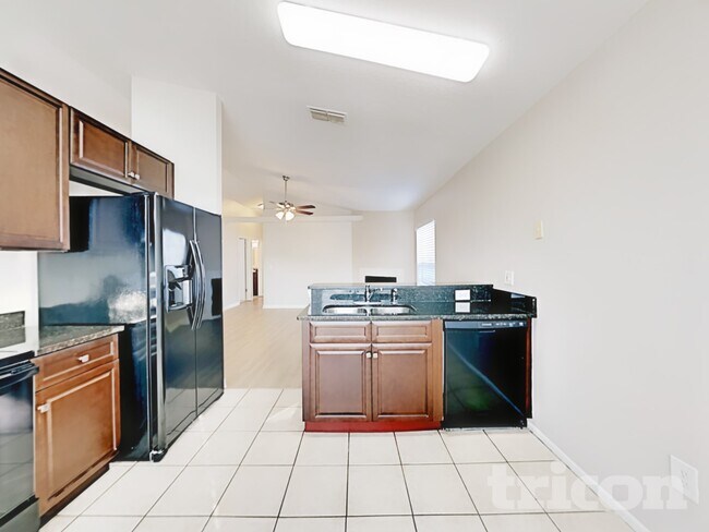 Foto del edificio - 7227 Edgewater Shores Ct