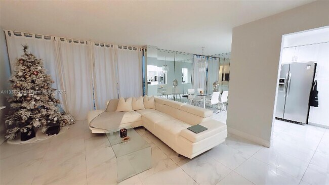 Foto del edificio - 20335 W Country Club Dr