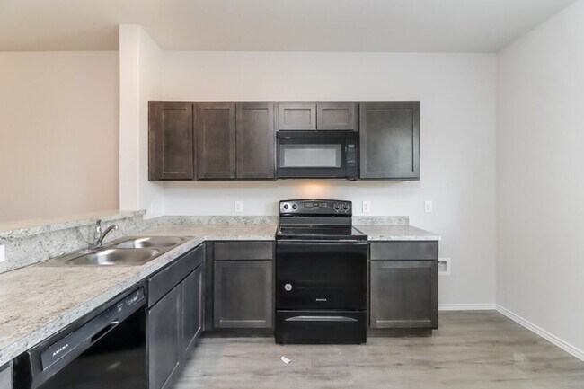 Foto del edificio - 7429 Skylight Dr