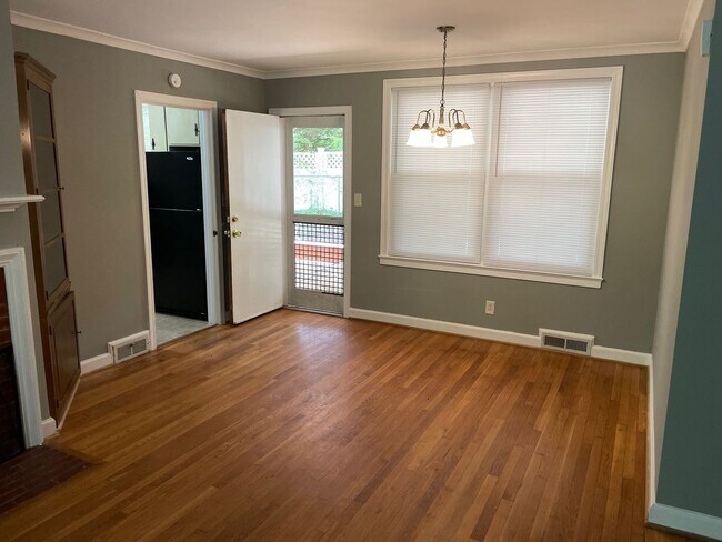 Building Photo - Beautiful 2 bed, 1 bath brick home! Located in Asheboro near McCrary Park!