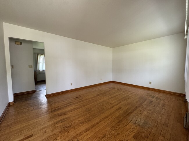 Building Photo - 2925 Leslie Ln