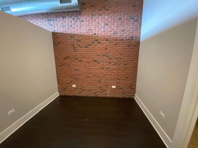 Building Photo - 739 S Clark St