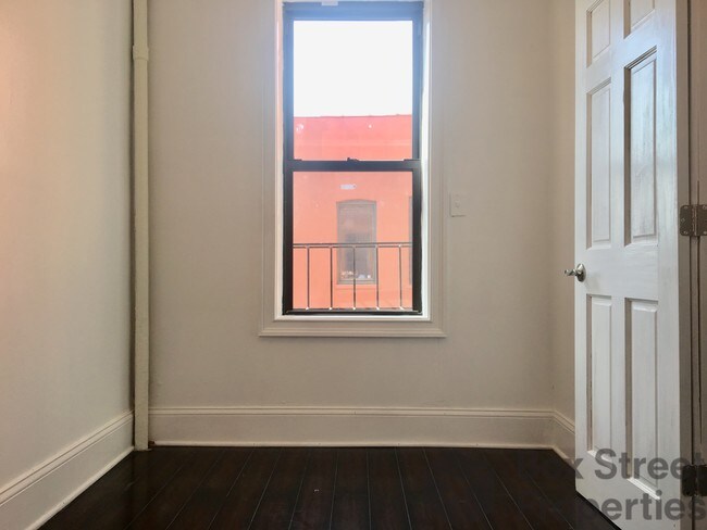 Building Photo - 384 Keap St