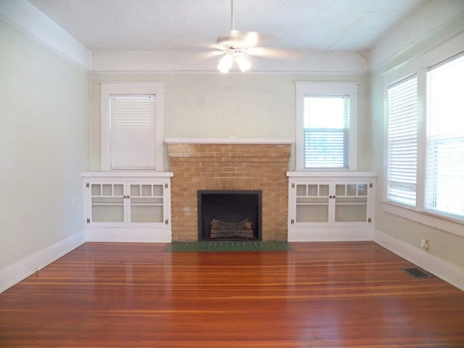 Building Photo - 804 E Frierson Ave